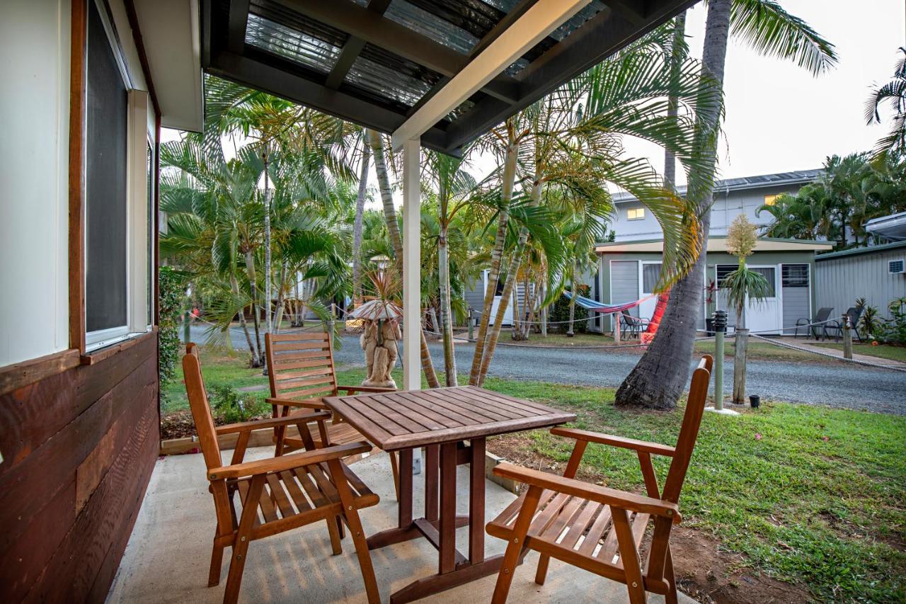 Bush Village Holiday Cabins Airlie Beach Buitenkant foto