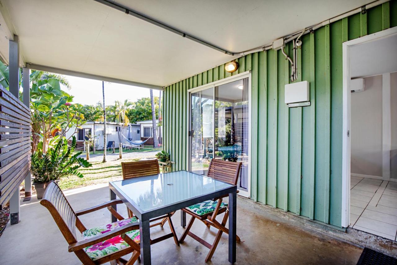 Bush Village Holiday Cabins Airlie Beach Buitenkant foto