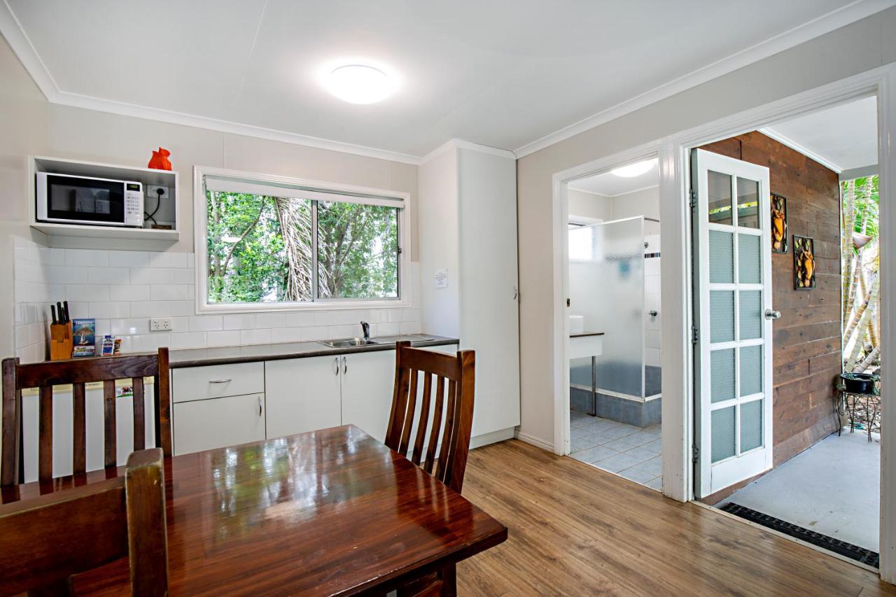 Bush Village Holiday Cabins Airlie Beach Buitenkant foto