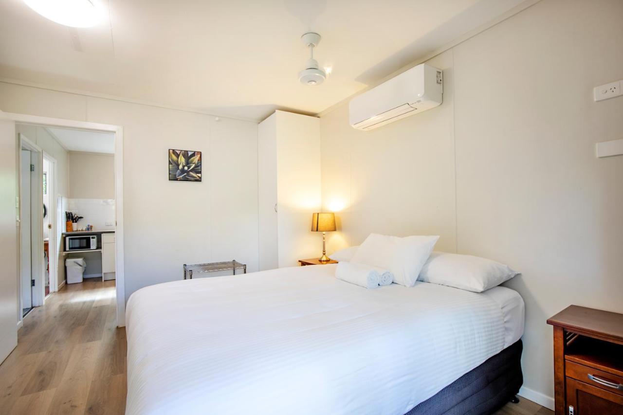 Bush Village Holiday Cabins Airlie Beach Buitenkant foto