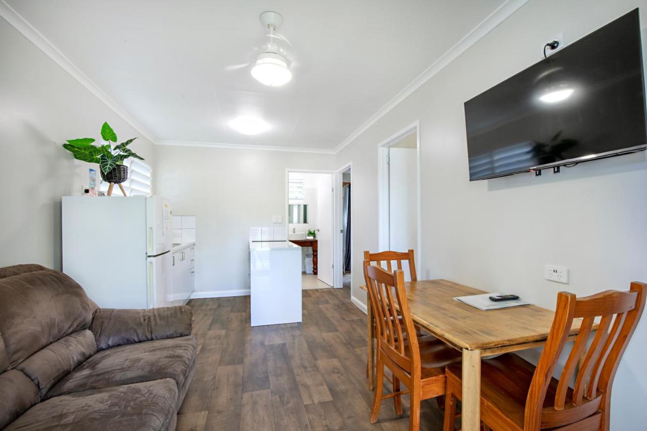 Bush Village Holiday Cabins Airlie Beach Buitenkant foto