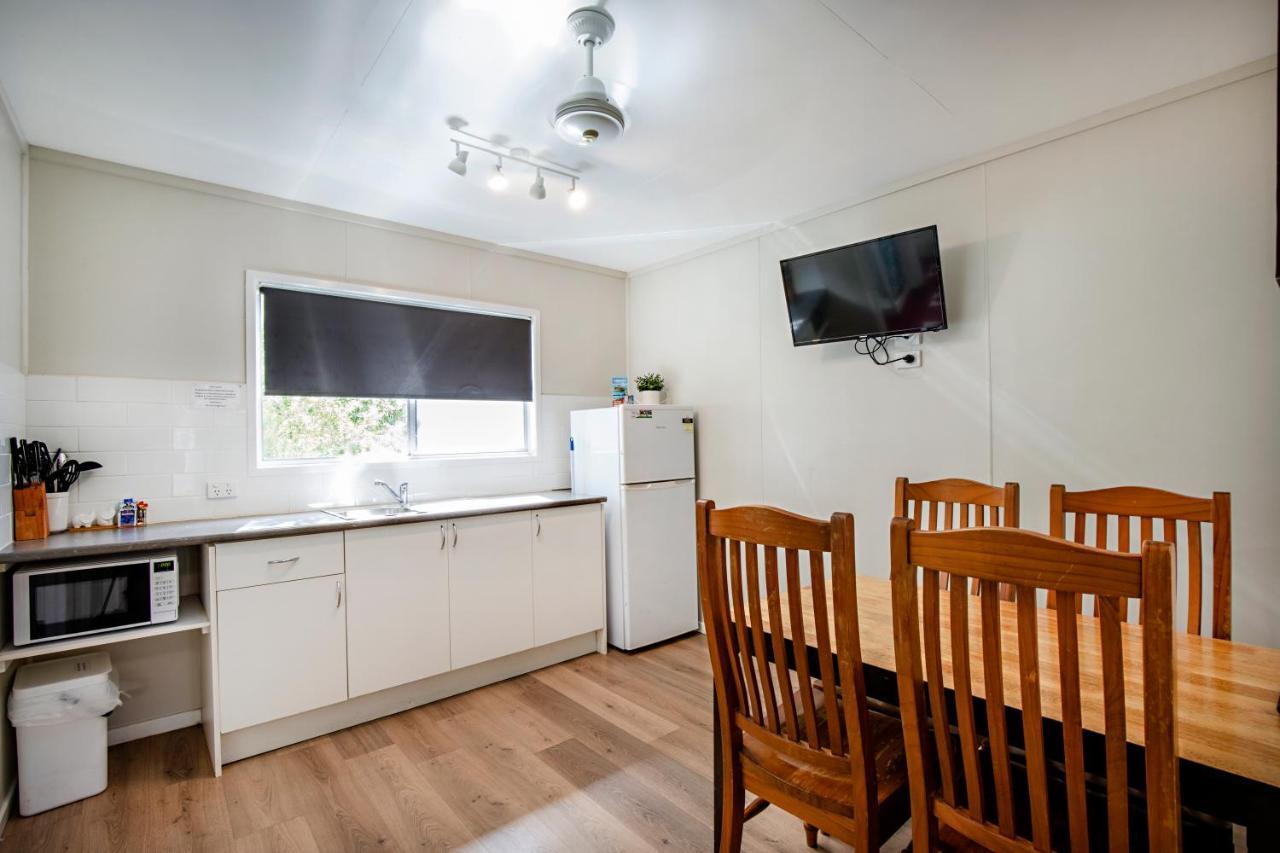 Bush Village Holiday Cabins Airlie Beach Buitenkant foto