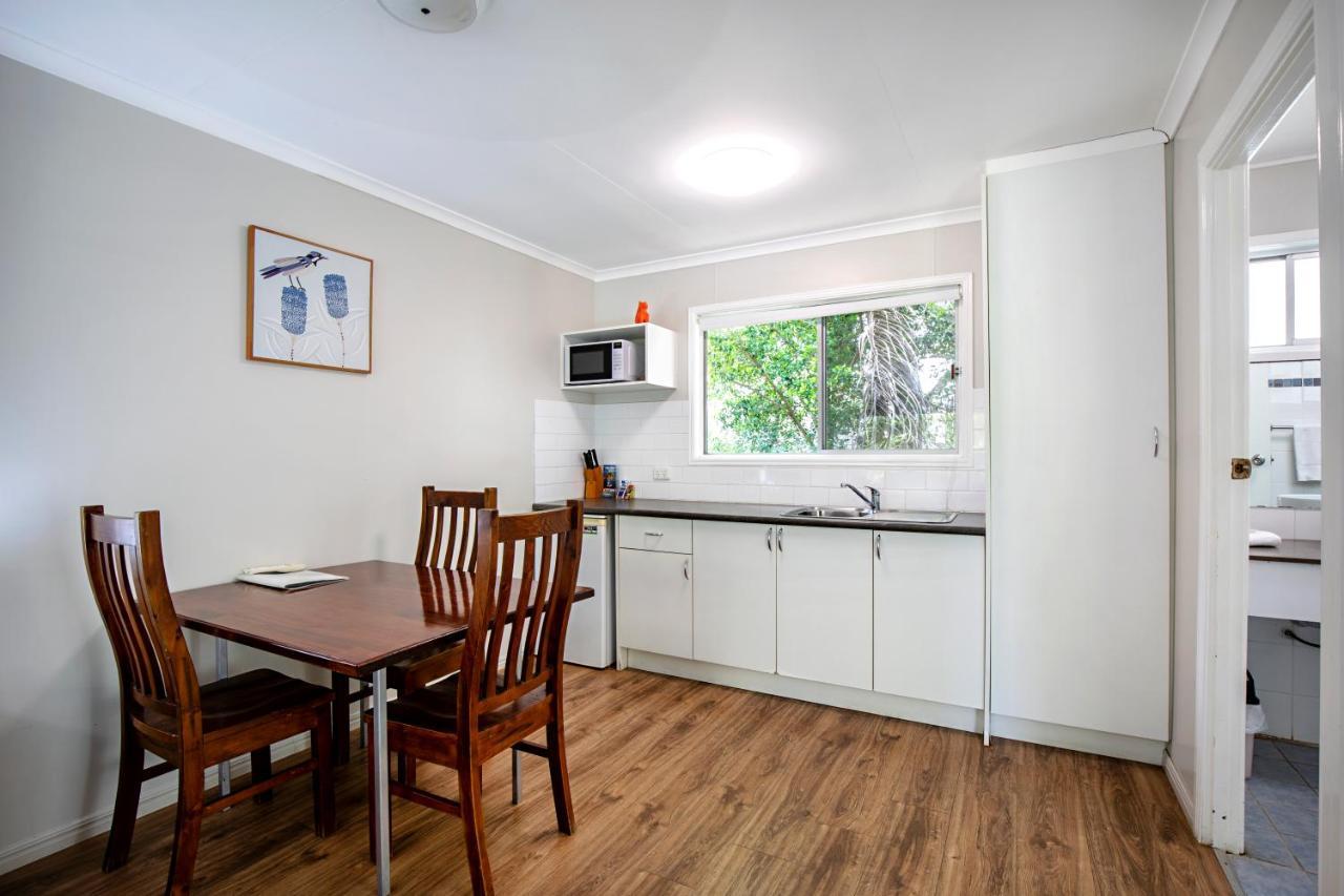Bush Village Holiday Cabins Airlie Beach Buitenkant foto