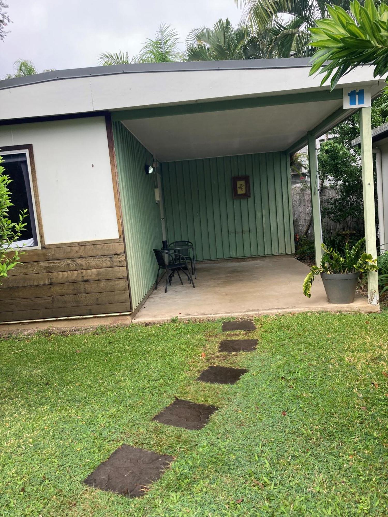 Bush Village Holiday Cabins Airlie Beach Buitenkant foto