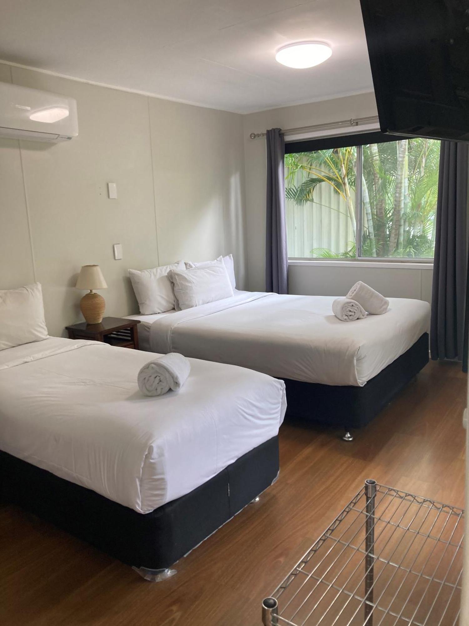 Bush Village Holiday Cabins Airlie Beach Buitenkant foto