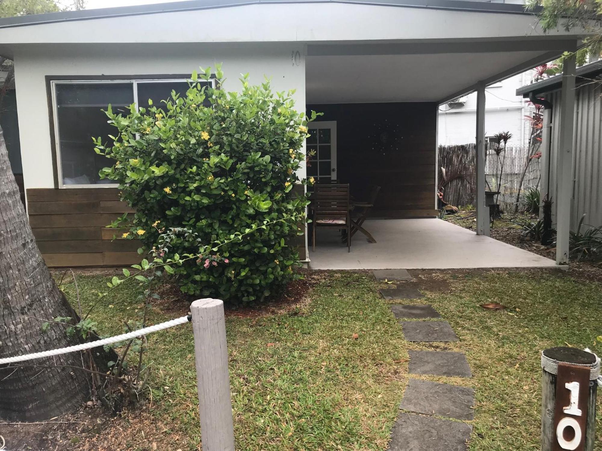 Bush Village Holiday Cabins Airlie Beach Buitenkant foto