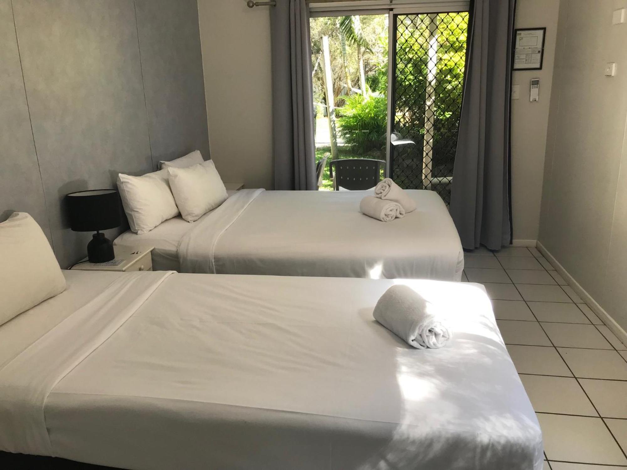 Bush Village Holiday Cabins Airlie Beach Buitenkant foto