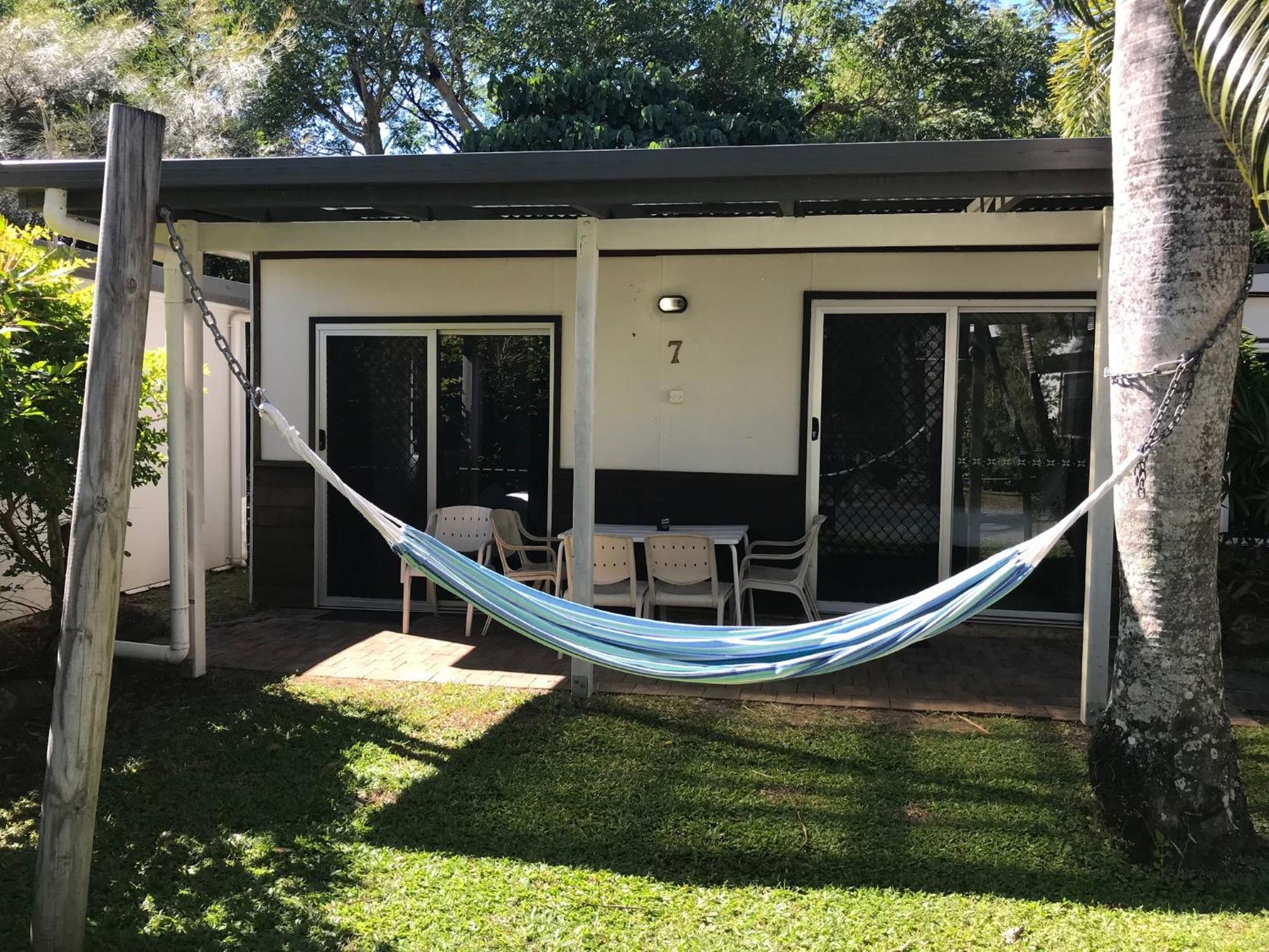 Bush Village Holiday Cabins Airlie Beach Buitenkant foto