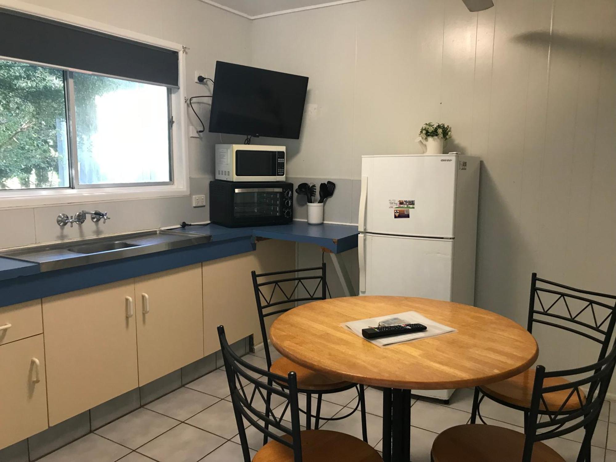 Bush Village Holiday Cabins Airlie Beach Buitenkant foto