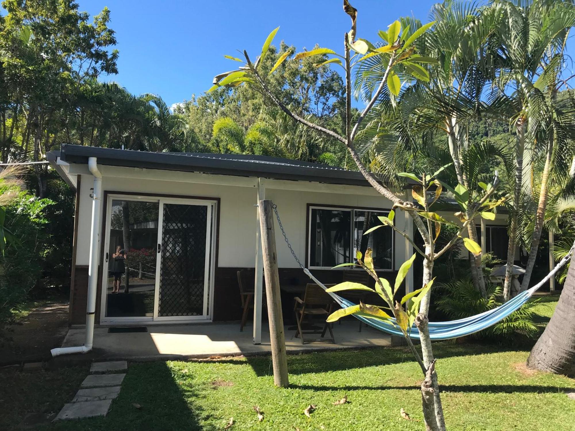 Bush Village Holiday Cabins Airlie Beach Buitenkant foto