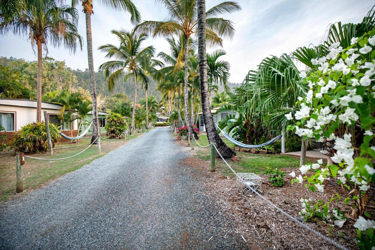 Bush Village Holiday Cabins Airlie Beach Buitenkant foto